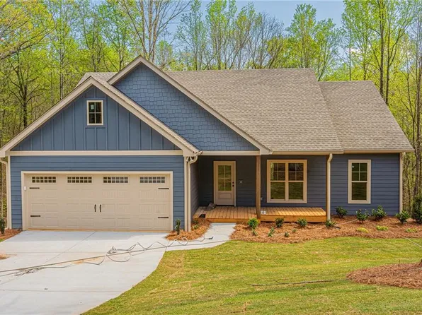 135 Rocky Branch Dr, Murrayville, GA 30564