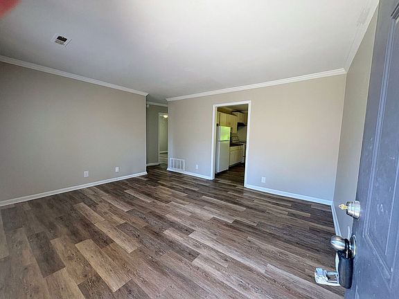 3rd image of 567 Dacian Rd #B