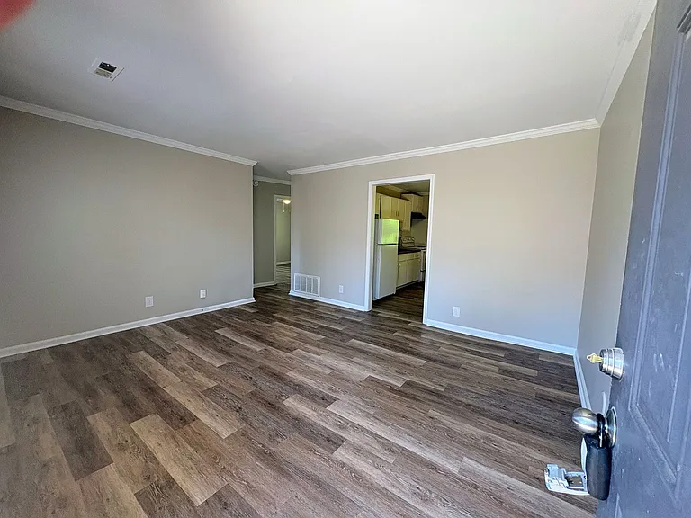 567 Dacian Rd — Photo 3