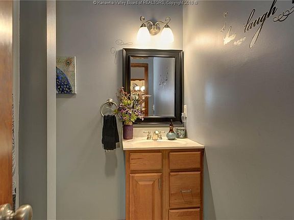 5th image of 217 Glen Oaks Ct