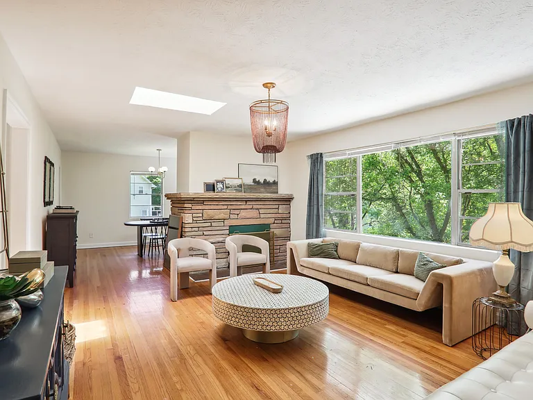 24 Grove Park Pl NW — Photo 6