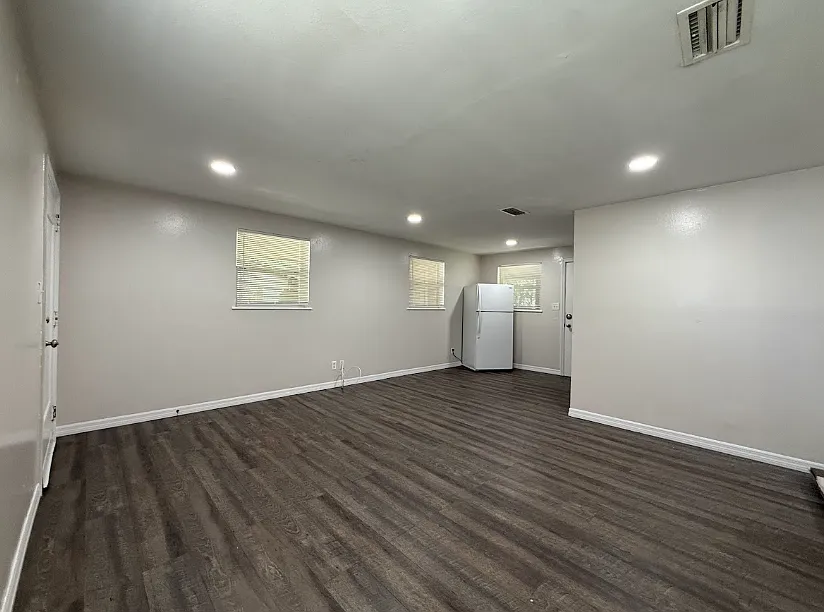 Fully Renovated 3BR/1BA Duplex W/D, Carport, Lawn Care & Water Included! — Photo 2