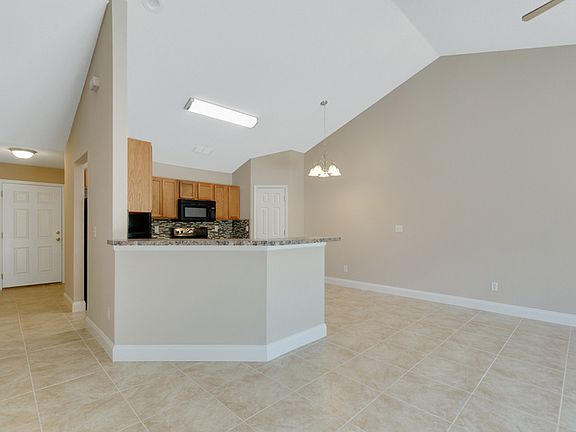 5th image of 6 Rosecroft Ln #B