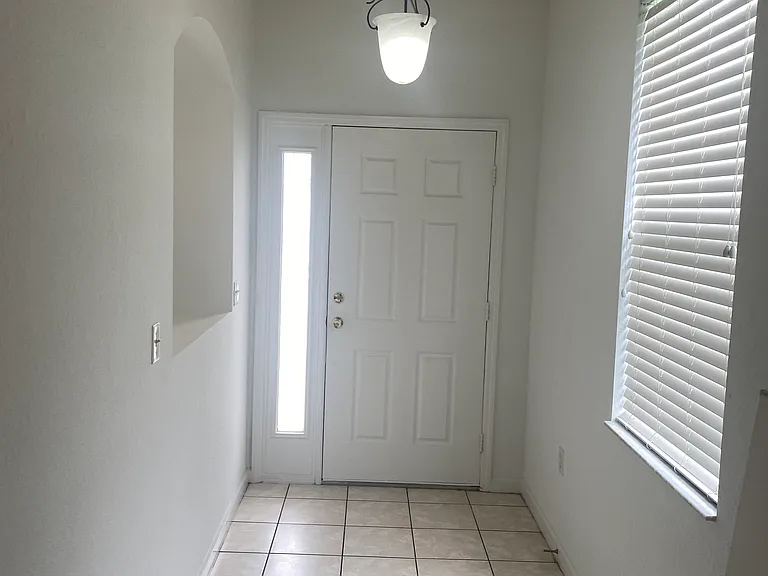 2900 Wentworth Ln — Photo 6