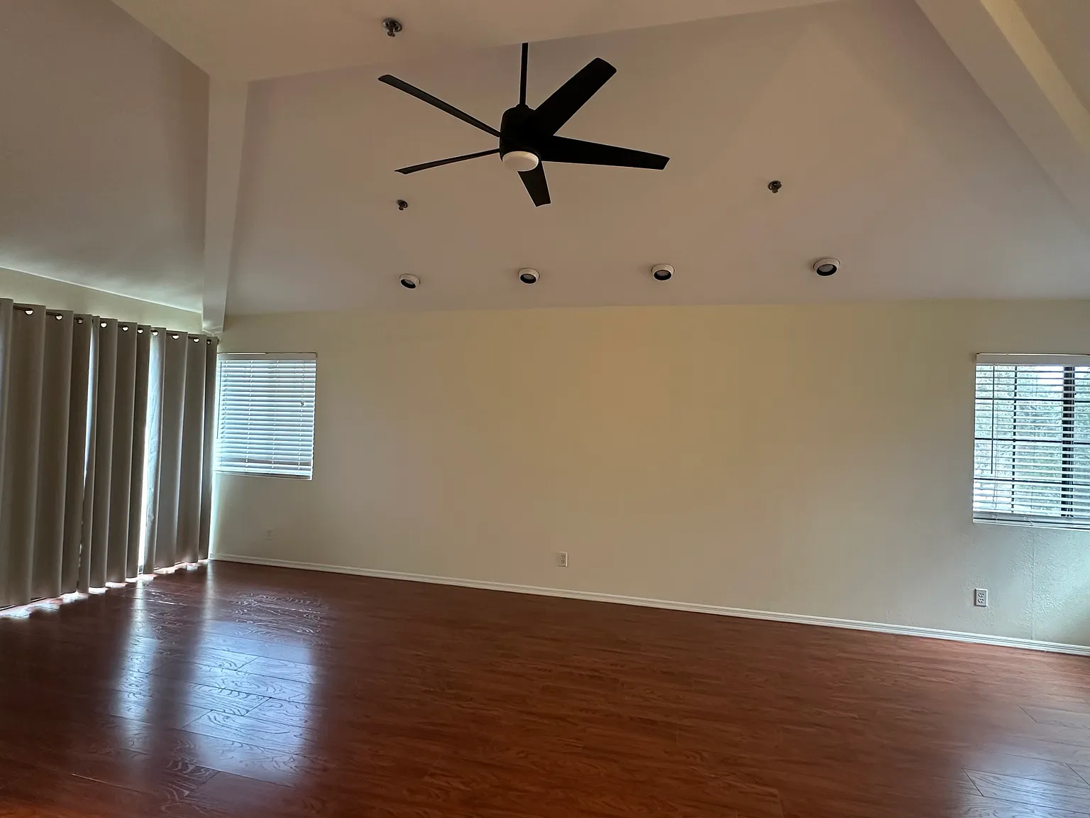 3 bed, 1372 sqft, $2,500 — Photo 3