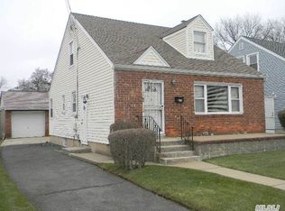 111 Allen St, Hempstead, NY 11550