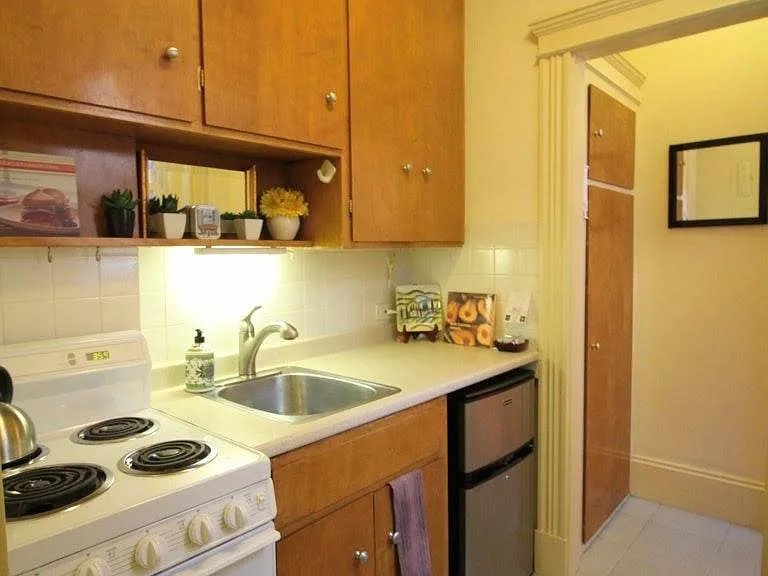 99 Marion St #4 — Photo 4