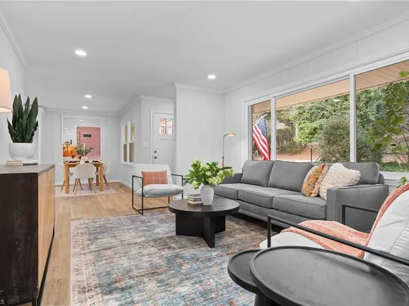 5920 Loop Rd, Clemmons, NC 27012