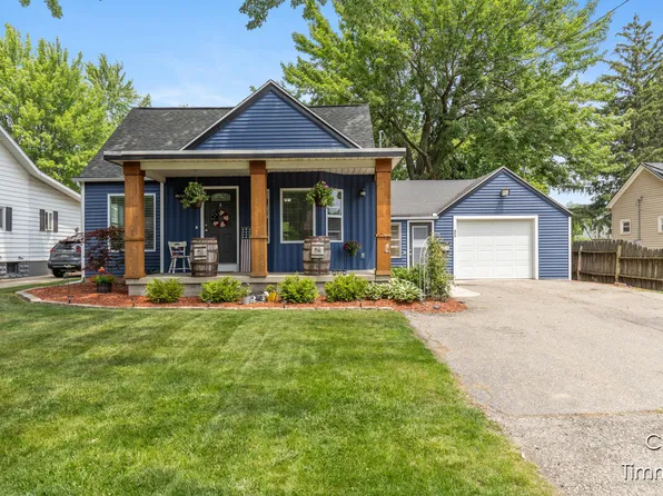 453 Lincoln St, Coopersville, MI 49404