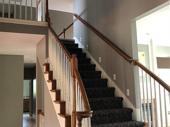 New designer stair carpet and new paint in 2 story entry up into loft area.