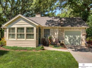 10202 Calhoun Rd, Omaha, NE 68112