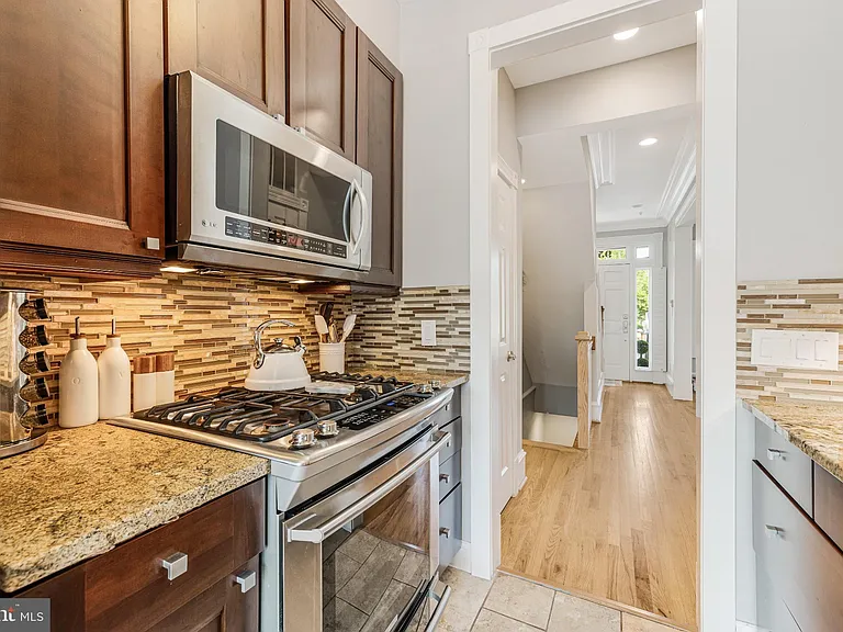 954 N Washington St — Photo 18