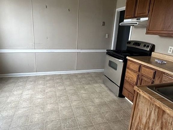 3rd image of 46 N Chestnut St Floor 2