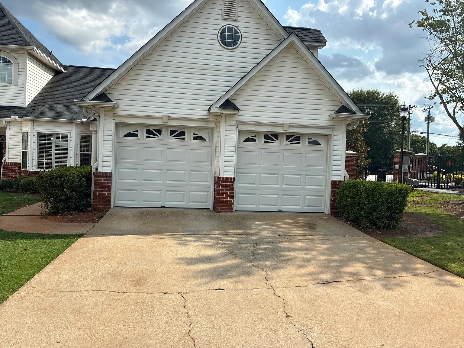 400 Cliffview Court — Photo 2