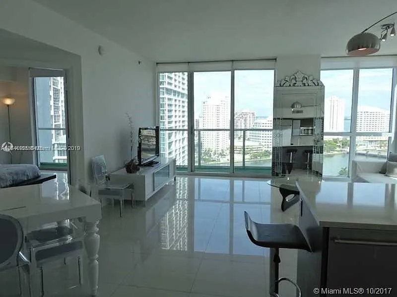 2 bed, 1320 sqft, $4,800 — Photo 2