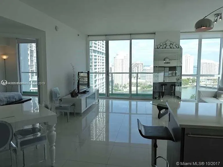 500 Brickell Ave #1902 — Photo 2