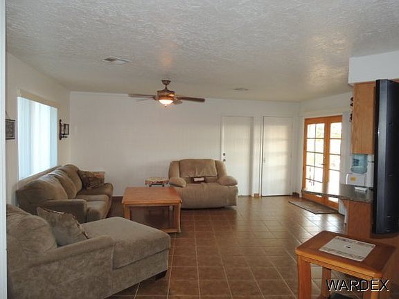 3rd image of 691 Papoose Dr