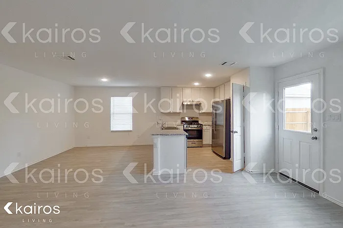 4 bed, 2.5 bath, 1950 sqft, $1,745 — Photo 4
