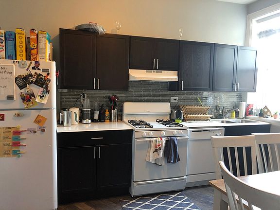 3rd image of 668 W Oakdale Ave #4