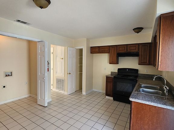 5th image of 3421 Golden Dr APT D