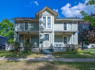 402 N Hickory St, Owosso, MI 48867