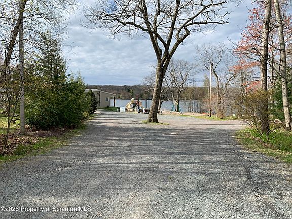 3rd image of Glen Rd