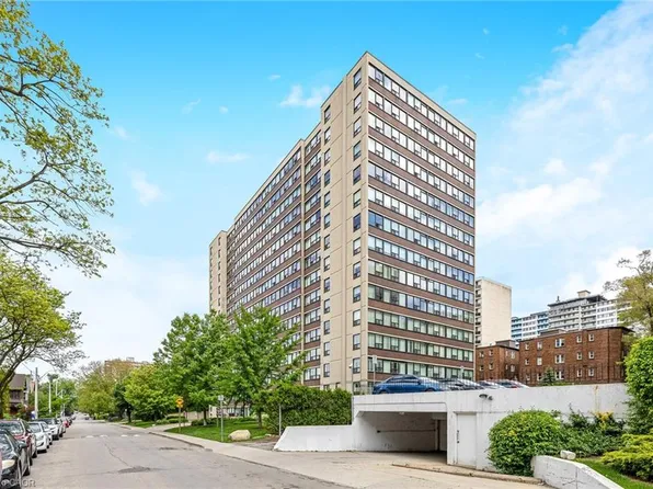 120 Duke St #205, Hamilton, ON L8P 4T1