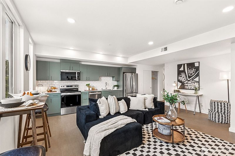 3rd image of 5819 Phinney Avenue N #305