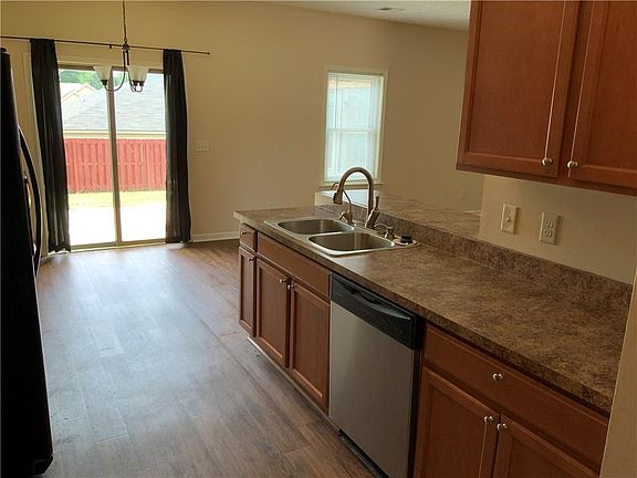 4th image of 73 Willow Trace Dr