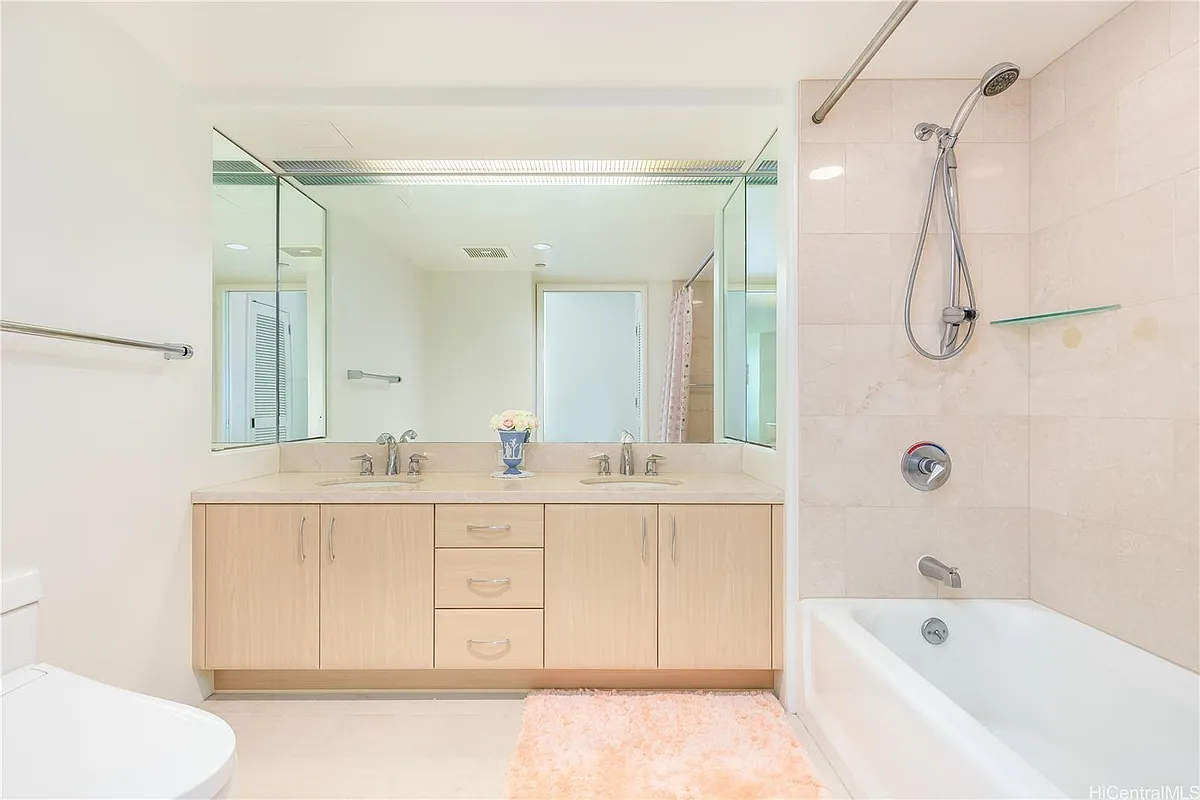 Building Photo - 88 Piikoi St #3907F