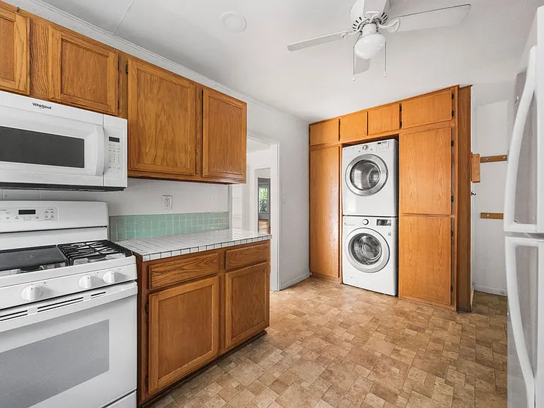 2445 W Mount Comfort Rd — Photo 20
