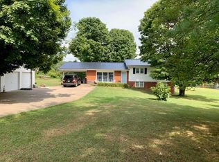 1090 Lloyds Chapel Rd, Mount Carmel, TN 37645