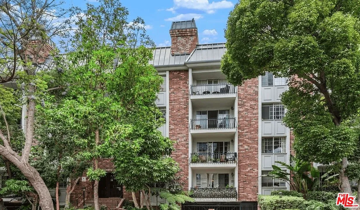 2 bed, 2.0 bath, 1149 sqft, $4,495 — Photo 2