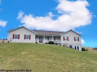 27 Idlebrook Ln, Fairmont, WV 26554