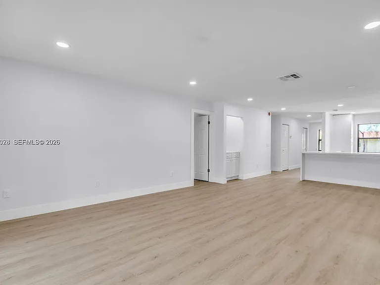 8535 Casa Del Lago #F — Photo 3