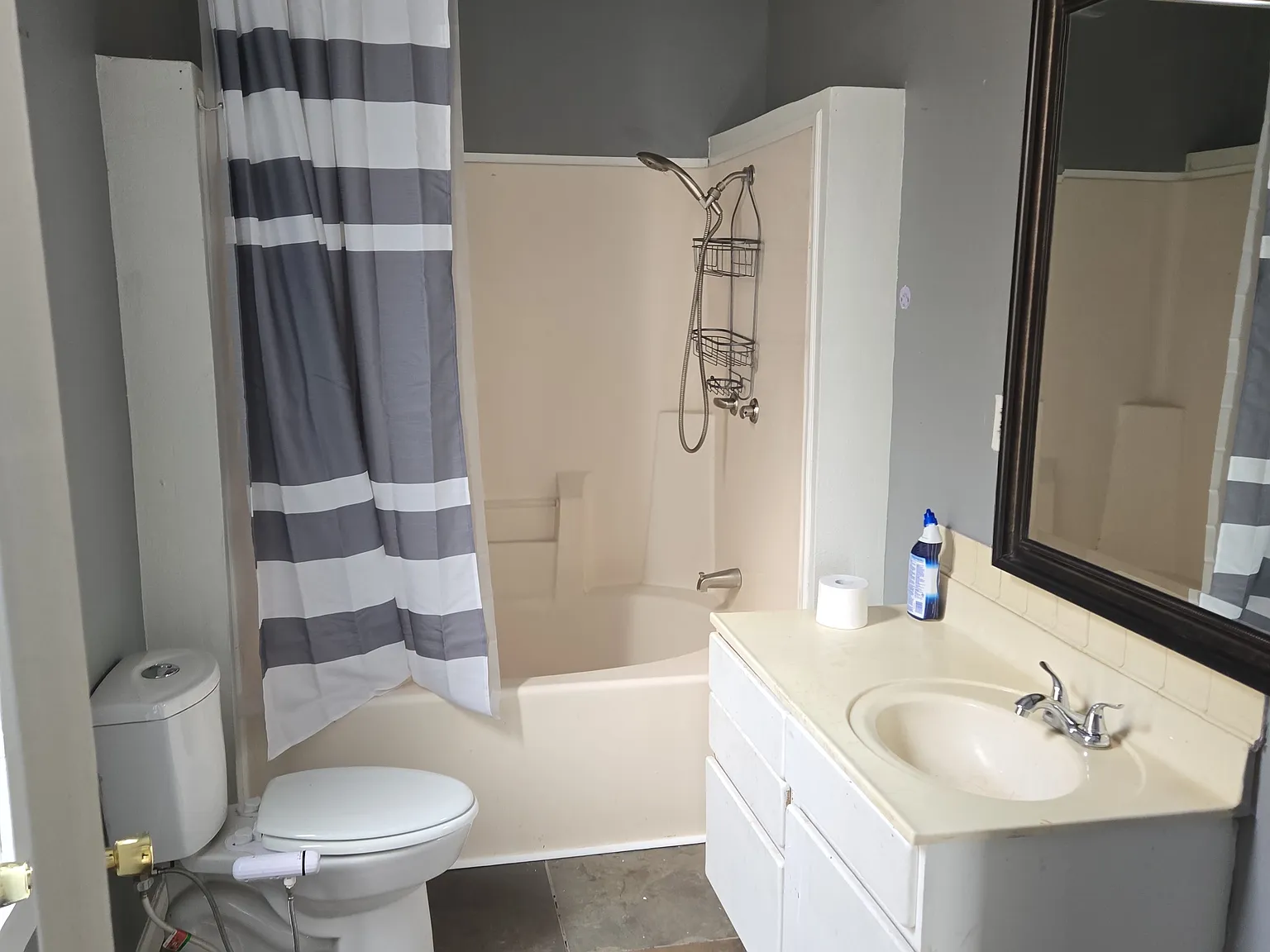 5 bed, 2444 sqft, $1,900 — Photo 4