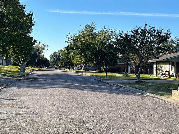 5th image of 427 Sherry Ln