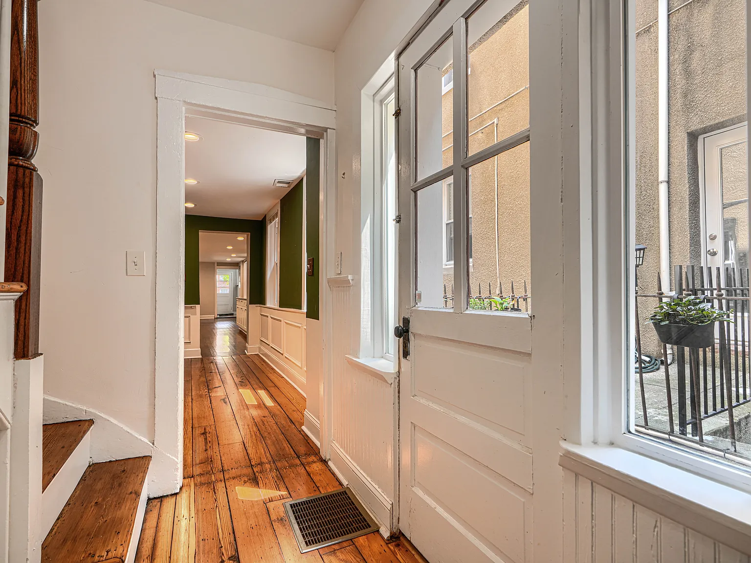 4 bed, 2300 sqft, $3,595 — Photo 4