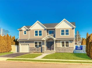 2 Janet Dr, Plainview, NY 11803