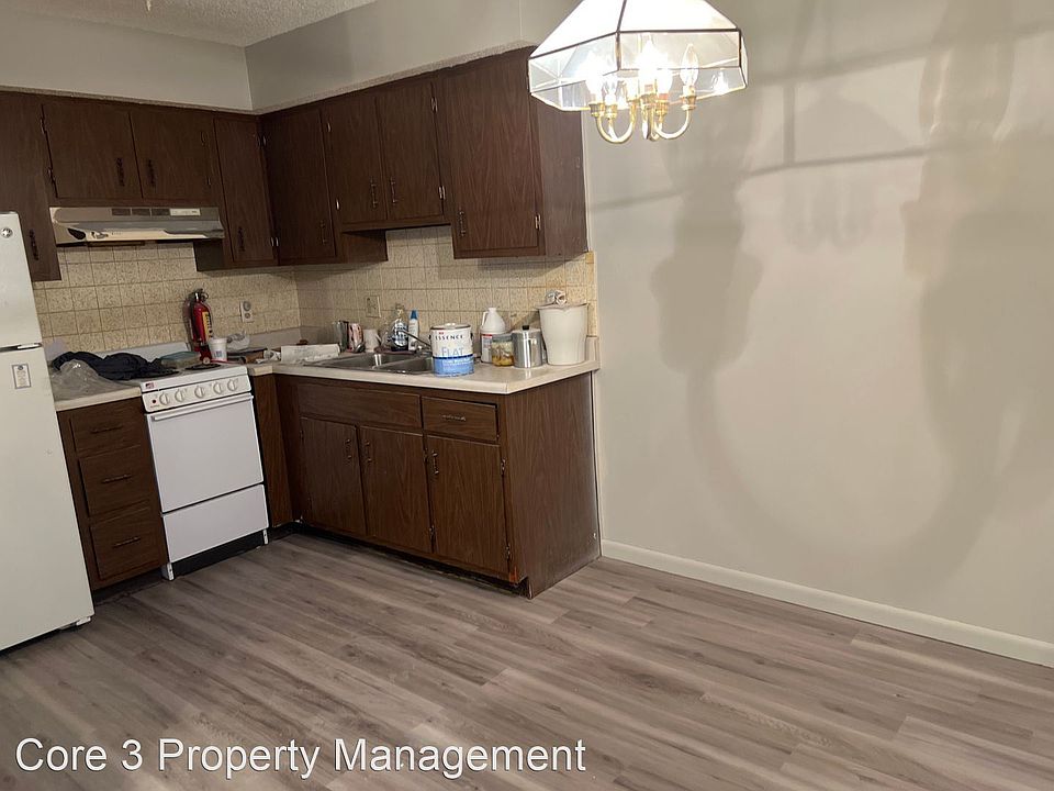 2nd image of 1330 N Summit Ave #1