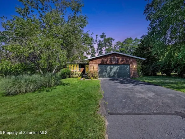 136 Edgewood Dr W, South Abington Township, PA 18411