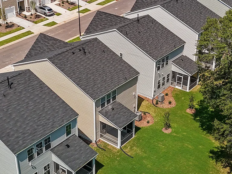 5860 Woodlawn Dr — Photo 2