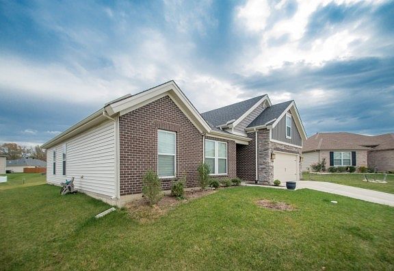 3rd image of 843 Groveview Ct
