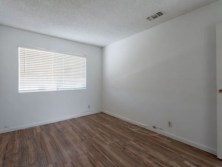 1722 E University Ave #7 — Photo 21