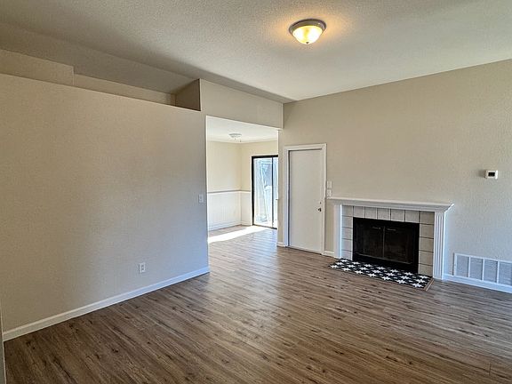 4th image of 351 Pinedale Ave