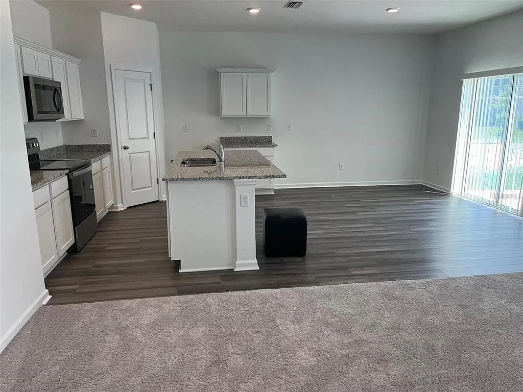 4 bed, 3.0 bath, 2260 sqft, $2,500 — Photo 3