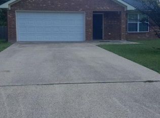 317 Robinhood Dr, Nacogdoches, TX 75961