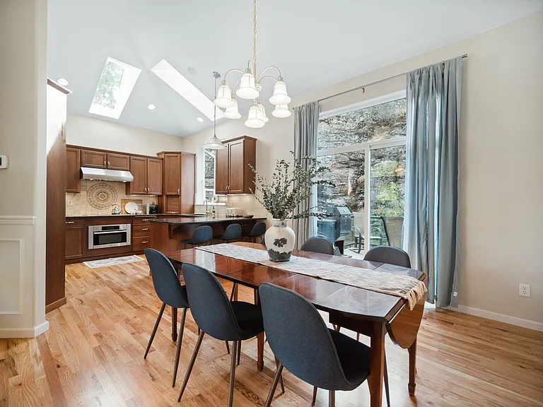 305 S Shelley — Photo 13