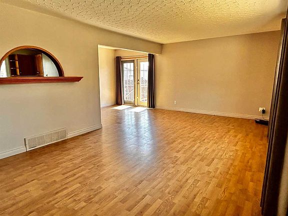 3rd image of 4406 W Fordham Cres SE