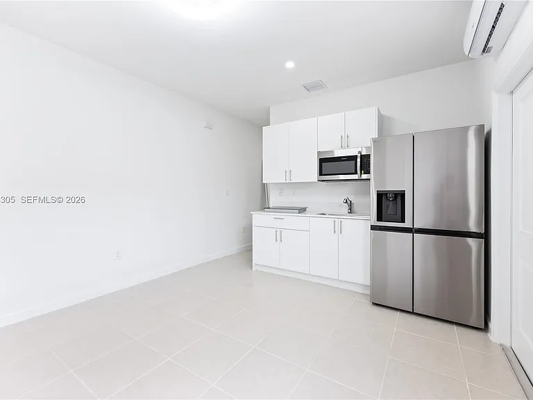 18690 SW 136th Ct — Photo 3